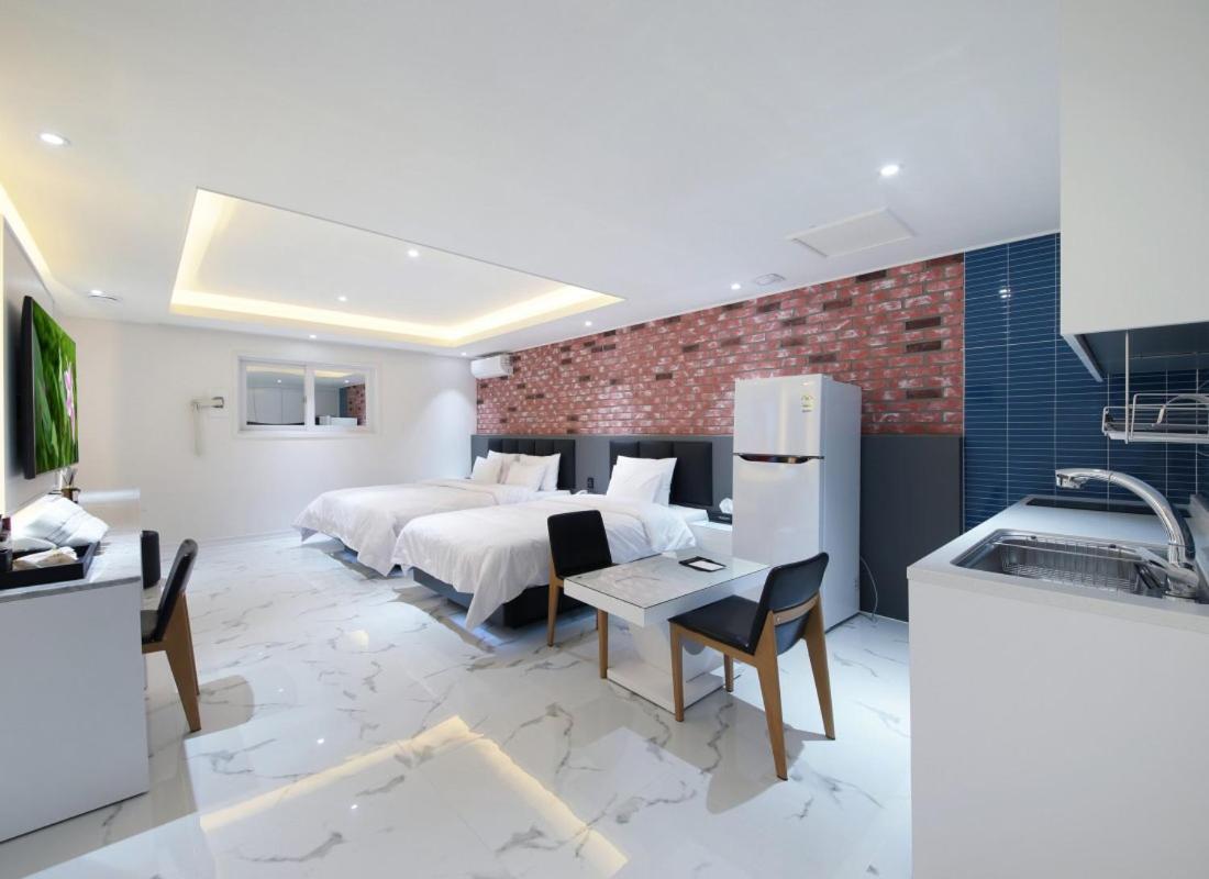 Wj Hotel Pool House Wonju Eksteriør billede