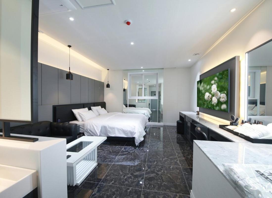 Wj Hotel Pool House Wonju Eksteriør billede